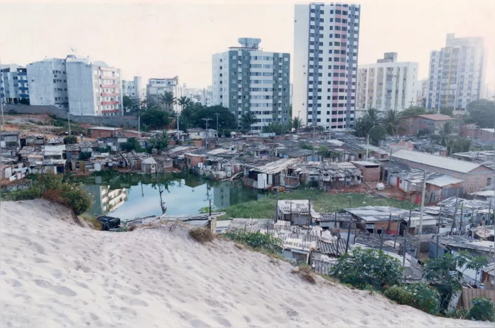 Processo de verticalização do Costa Azul / Data: 18/03/1999