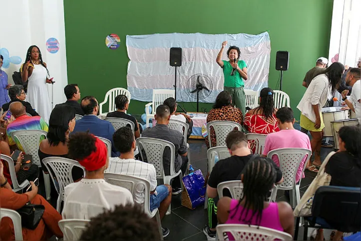 Pelo menos 23 universidades públicas no país aderem às cotas trans
