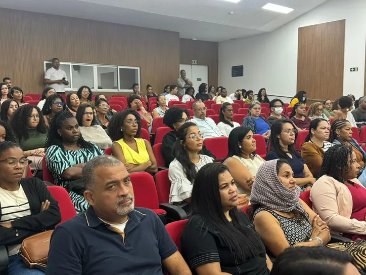 Cuidadores educacionais tomam posse