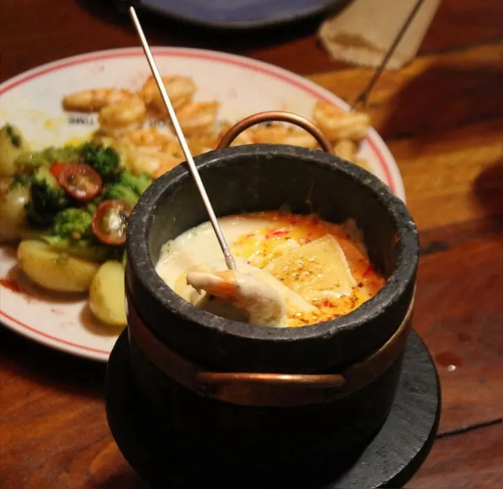 Imagem ilustrativa da imagem Do suíço ao nordestino, o fondue está na mesa dos baianos