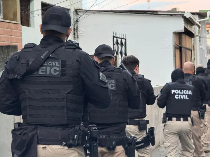 Equipes da Civil cumprindo diligências da Operação Égide