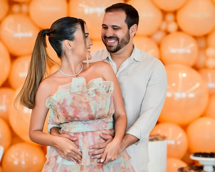 Giselle e Jorge celebram a chegada de Maria Vitória em tarde especial