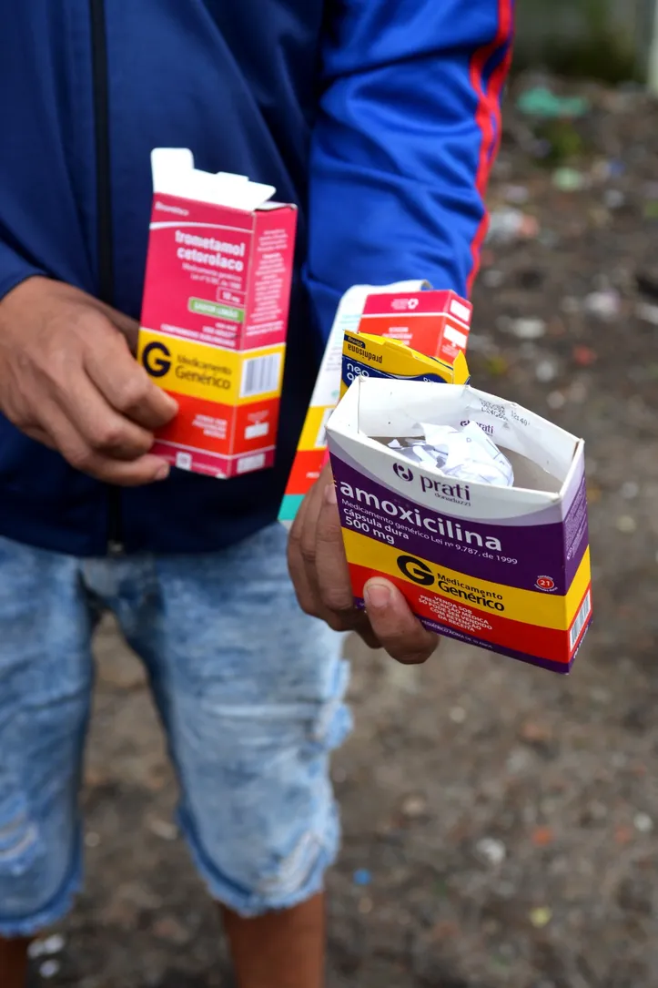 Trabalhador faz tratamento contra  pneumonia