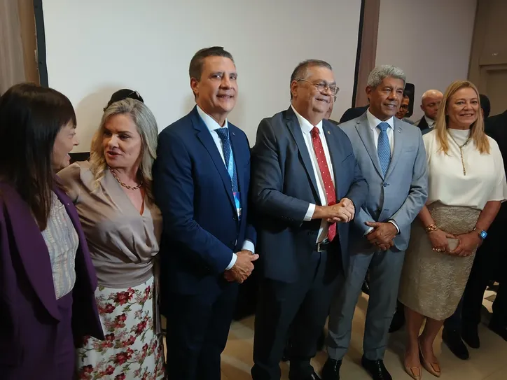 Imagem ilustrativa da imagem Dino é oficialmente Cidadão Baiano e celebra história do estado