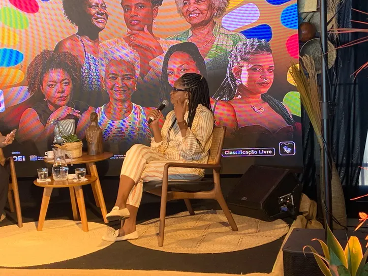 Imagem ilustrativa da imagem Djamila Ribeiro: “Não dá pra pensar um projeto de Brasil sem vozes negras”
