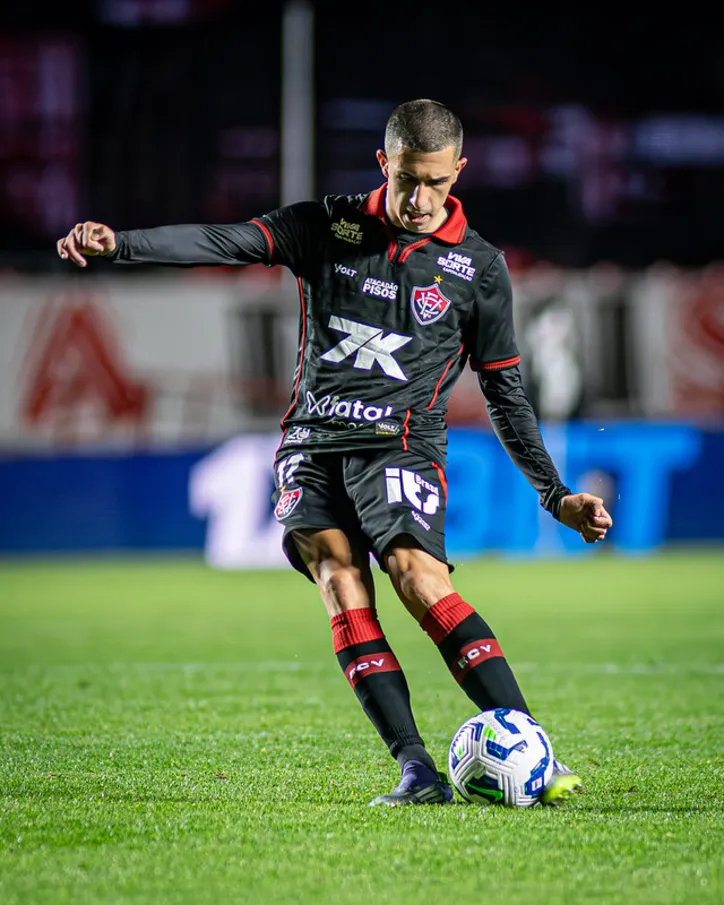 Aitor Cantalapiedra estreou pelo Vitória no último sábado, 9