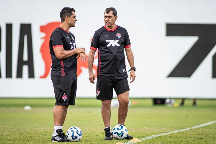 Fábio Carille comandou o treino desta terça