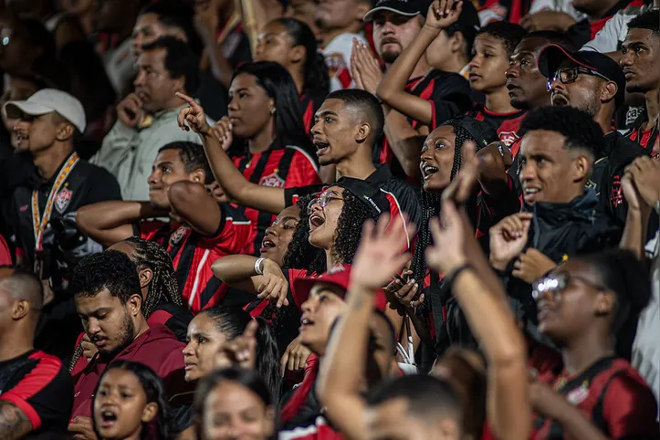 Torcida do Vitória presente no Barradão durante a derrota para o Confiança