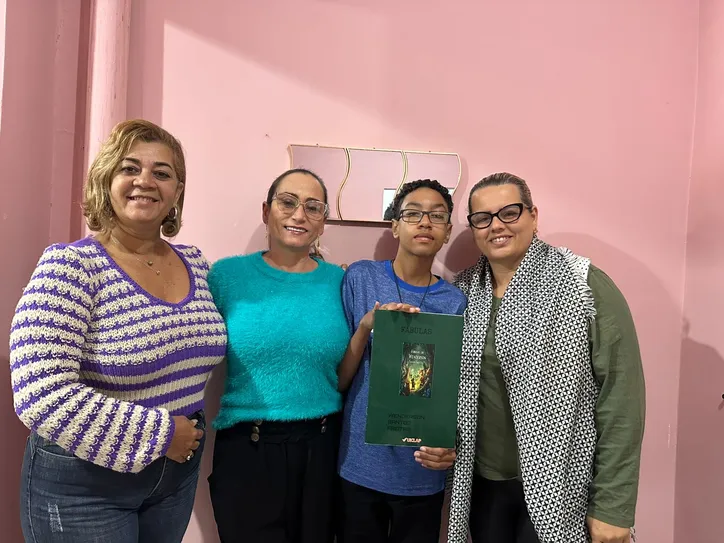 Da esquerda para direita: Jucineia Queiroz, coordenadora técnica do AEE, Sílvia Fedulo, diretora pedagógica, Wenderson Santos Freitas e Serjane Guimarães, secretária de Educação