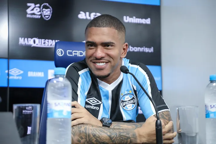 Lucas Esteves foi contratado pelo Grêmio após briga com o Vitória na Justiça