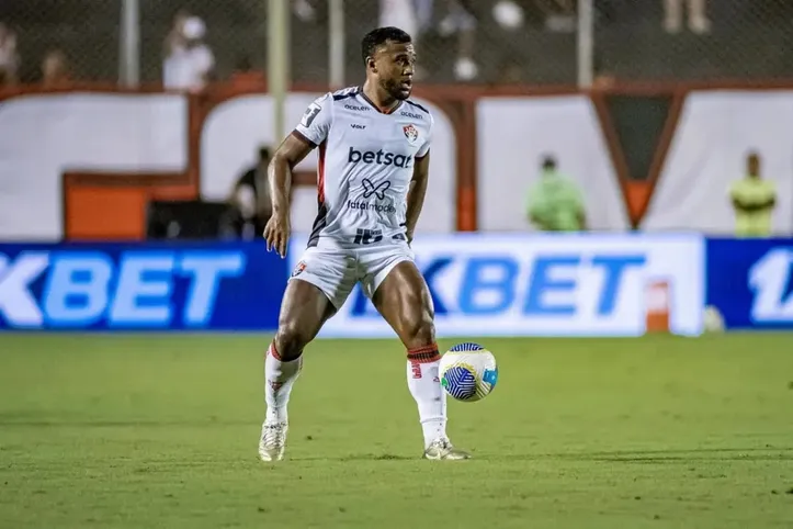 Luan em ação pelo rubro-negro baiano em 2024