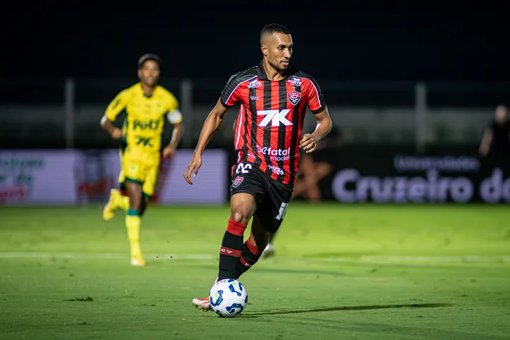 Lucas Braga desperdiçou a melhor chance do Vitória na partida contra o Mirassol