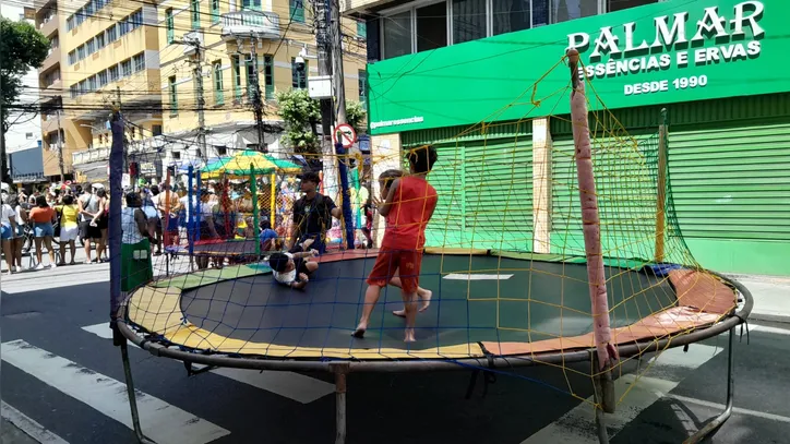 Comerciantes e ambulantes lucram com desfile do 7 de Setembro em Salvador