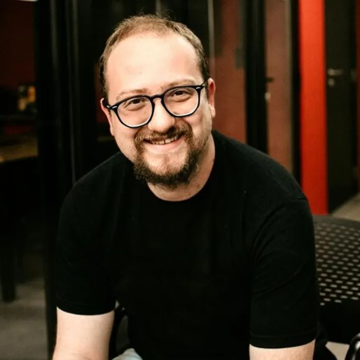 Bruno Benetti celebra selo Superhost do Airbnb para a Seazone