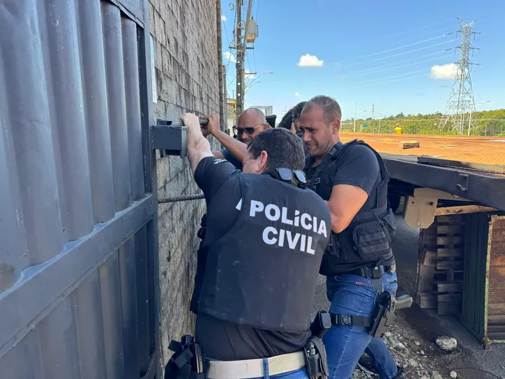 Marcelo reforçou as portas do ferro-velho para dificultar a entrada da polícia