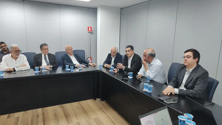 Reunião no conselho de infraestrutura