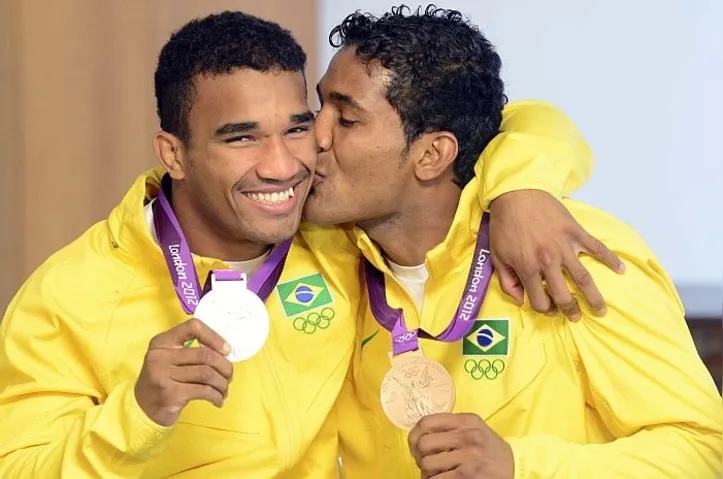 Irmãos Falcão com medalhas de prata e bronze em 2012