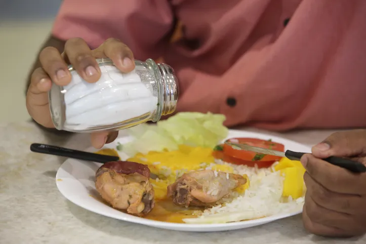 Paciente buscou alternativas ao sal após descobrir efeitos negativos do ingrediente