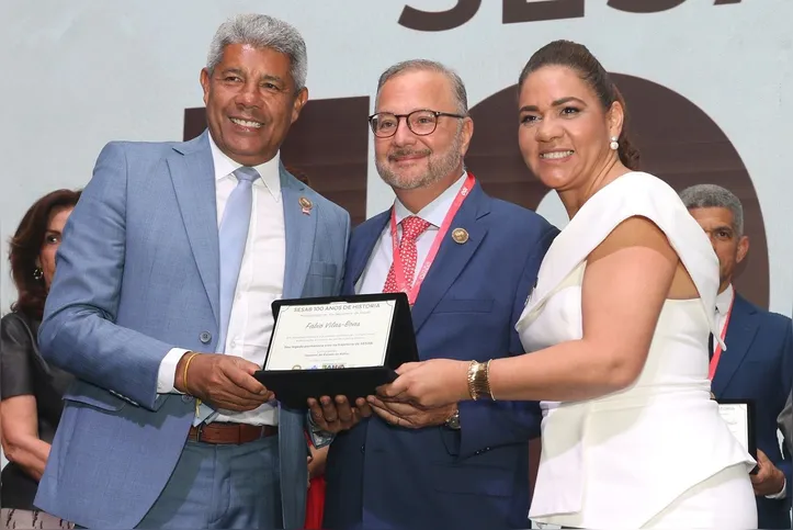 Fábio Vilas-Boas recebe homenagem nos 100 anos da Sesab