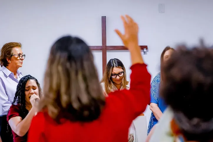 Janja durante culto evangélico em Salvador