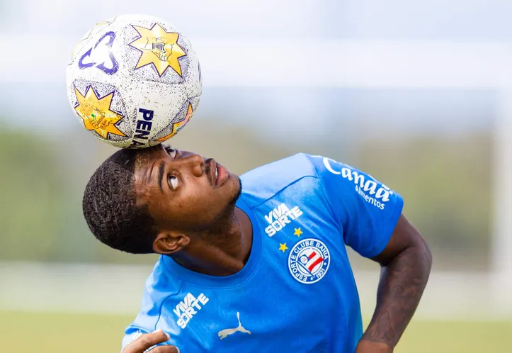 Roger Gabriel reaparece entre os convocados de Ceni no Brasileirão