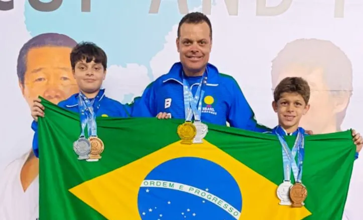 Paulo Sérgio Nunes Pereira ao lado dos seus filhos