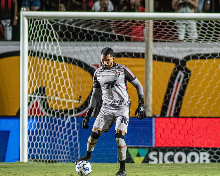 Lucas Arcanjo cobrou mais "malandragem" do time do Vitória