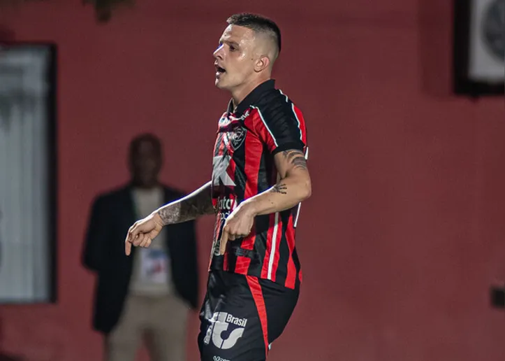 Renato Kayzer também cobrou "malandragem" na zona mista