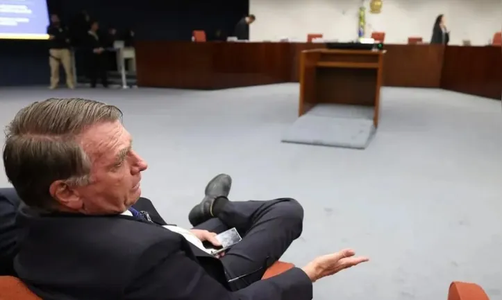 Jair Bolsonaro cumpre prisão domiciliar após decisão do STF