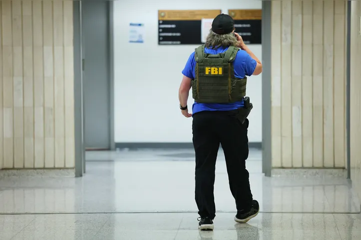 FBI atua em conjunto com agências federais e setor privado