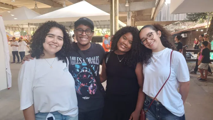 Luísa Watanabe e amigos