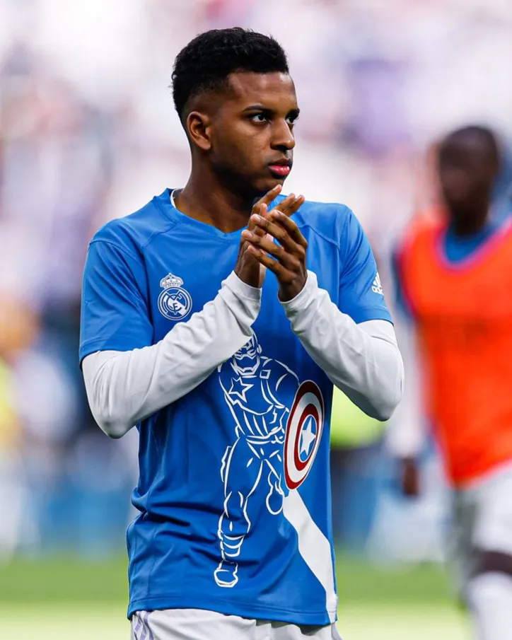 Rodrygo com a camisa do Capitão América do Real Madrid