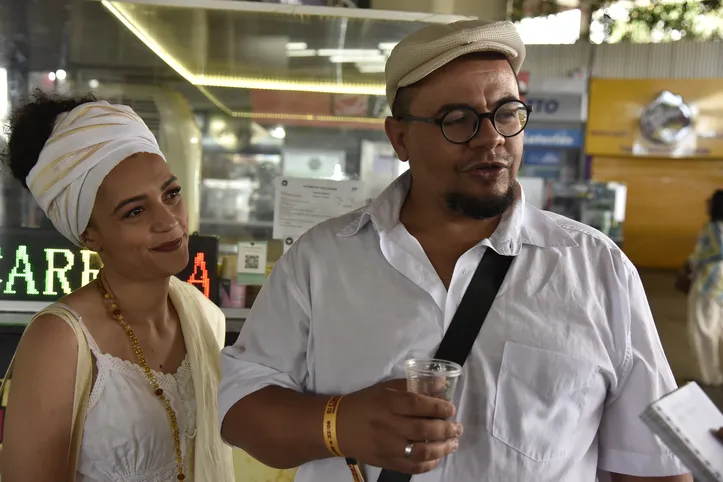 Casal Ivana e Edenilton se desloca com frequência da cidade de Maracás para Salvador