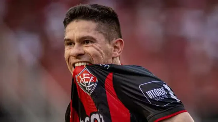 Osvaldo é identificado com o Vitória