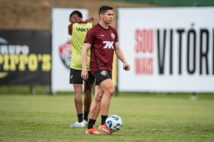 Osvaldo durante treino no CT Manoel Pontes Tanajura