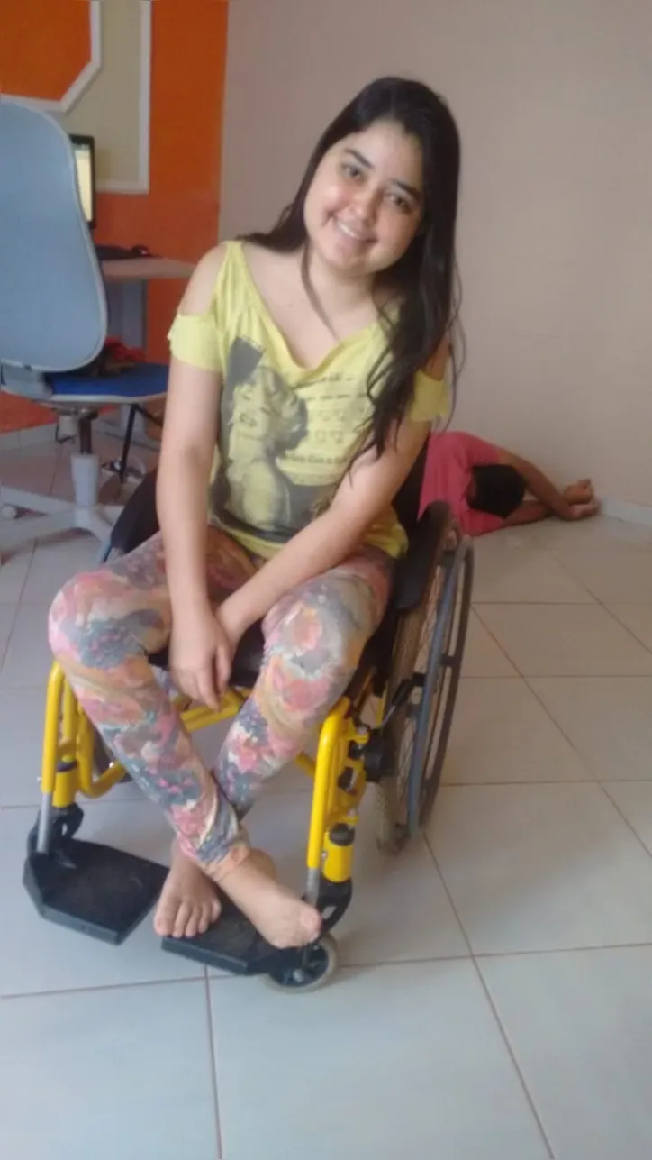 Remédios deixaram Carla inchada e a perda dos movimentos a colocou em cadeira de rodas