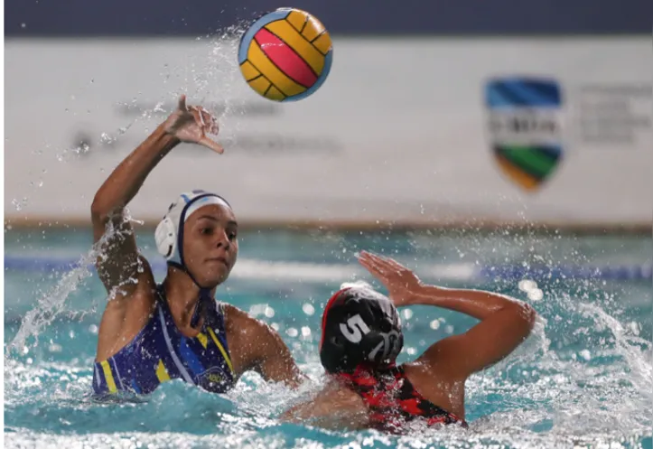 Equipes femininas de polo aquático