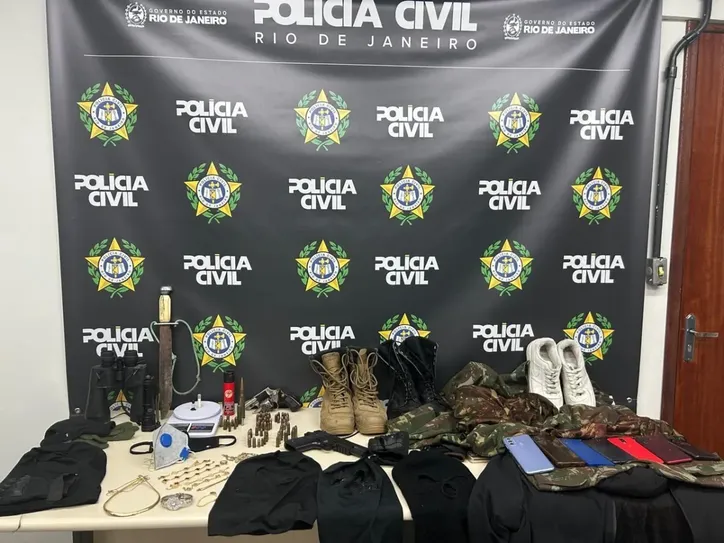 Senador Flávio Bolsonaro comentou a prisão nas redes sociais