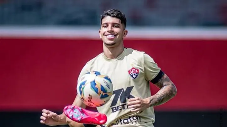 Felipe Cardoso em treino pelo Vitória