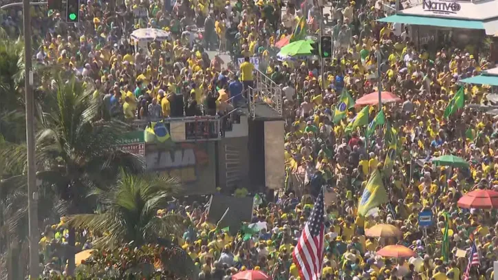 Ato em apoio a Bolsonaro e contra Moraes