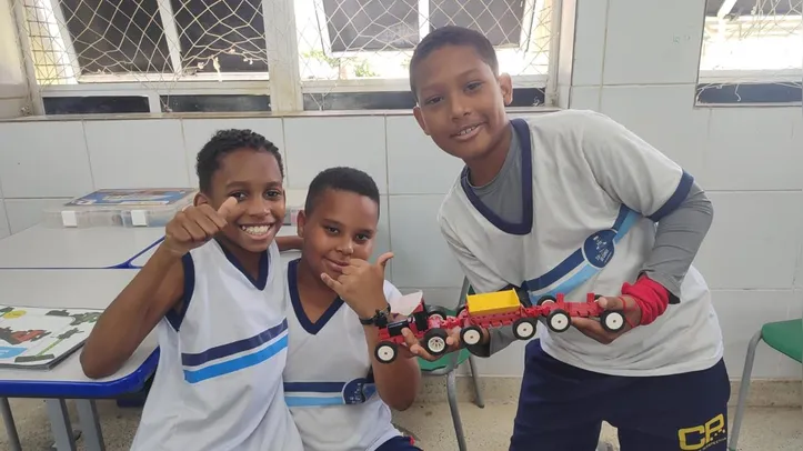 Estudantes da Escola Arlete Magalhães