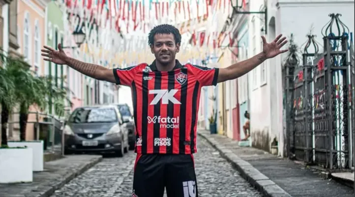 Romarinho, meia do Vitória