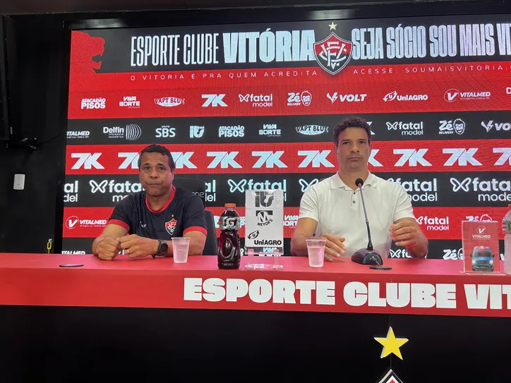 Rodrigo Chagas, técnico interino do Vitória, e Gustavo Vieira, diretor do clube