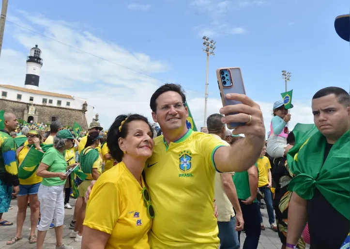 Ex-ministro durante protesto na Barra