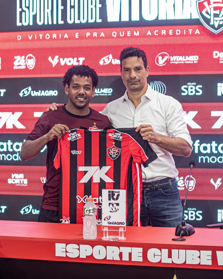 Romarinho foi apresentado oficicalmente no Vitória
