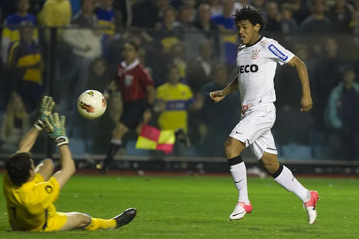 Romarinho marcou um dos gols do Corinthians no placar agregado de 3 a 1 sobre o Boca Juniors