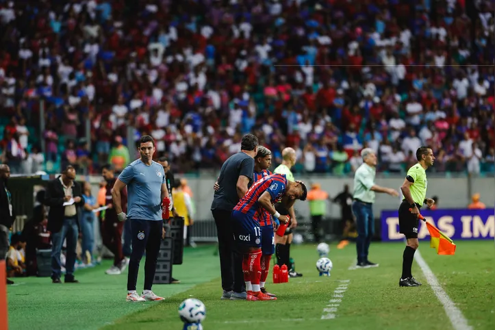 Rogério Ceni promove substituições na partida contra o Fluminense
