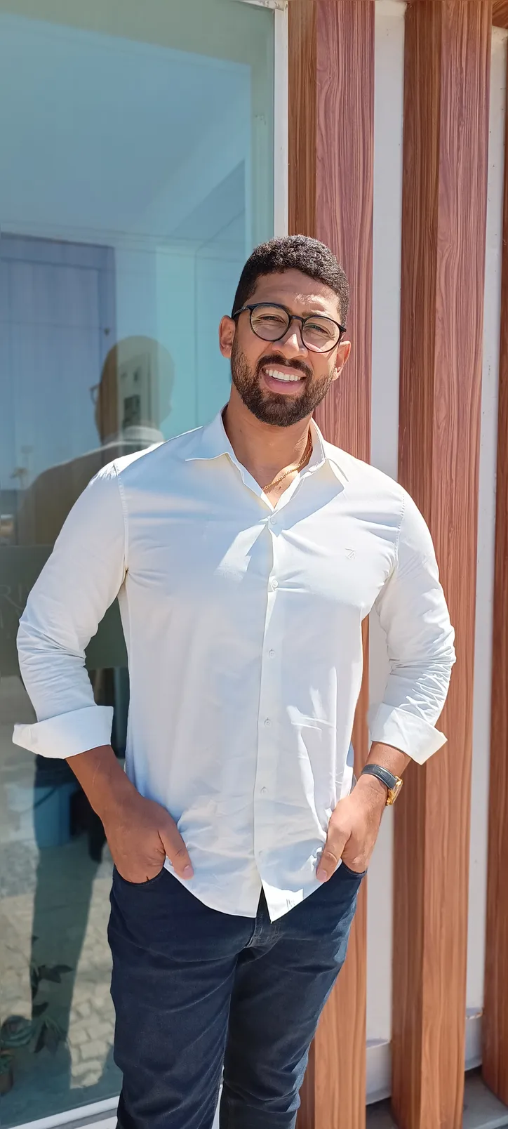 Tiago Oliveira corretor e dono de imobiliária