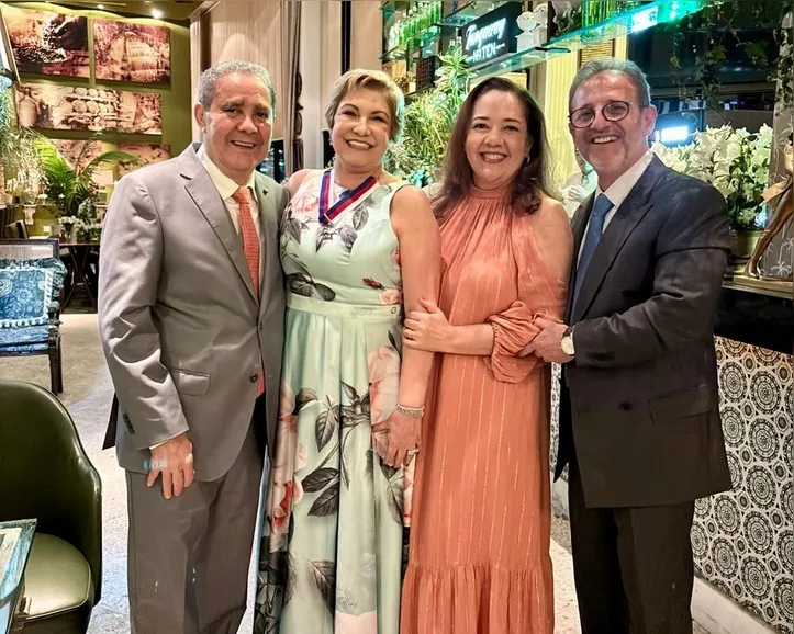 Magda Teixeira e o marido, Jorge Teixeira, ao lado de Jéferson
Muricy e sua esposa, Raquel Muricy