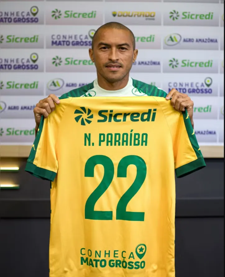 Nino Paraíba é apresentado como novo reforço do Cuiabá após cumprir 720 dias de suspensão. Lateral de 39 anos promete recomeço e agradece oportunidade.